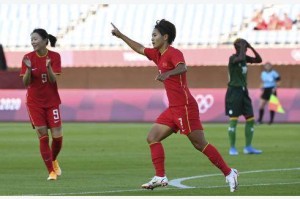 九游娱乐网站-独木难支！王霜完美四喜难换3分 孱弱防线拉后腿